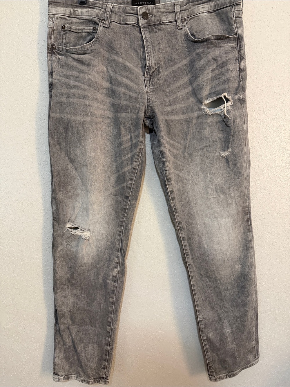 Aeropostale Men's Distressed Gray Slim Straight Jeans